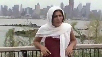 उसने हाईवे पर एक लड़की को उठाया और उसके घर में उसके साथ सेक्स किया