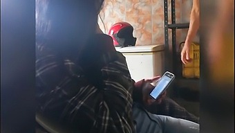 Amateur Couple Gets Naughty At Work