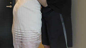 Amateur Japanese Couple Enjoys Passionate Oral Sex At The Entrance